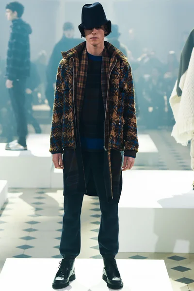 Look 18